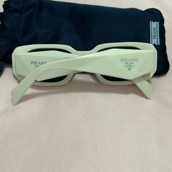 Prada Symbole sunglasses in white - Picture 2 of 16